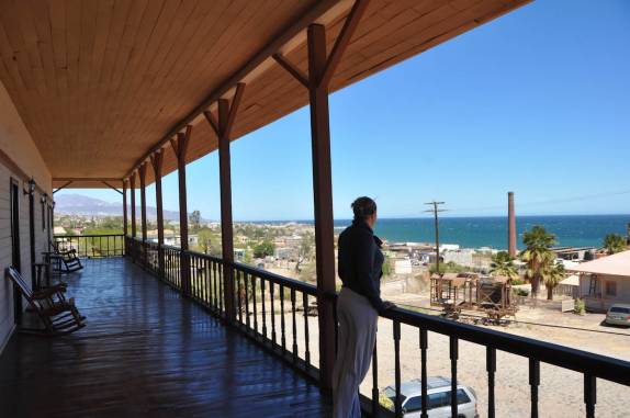 A enorme varanda e a bela vista do Hotel Frances, em Santa Rosalía, na Baja California - México